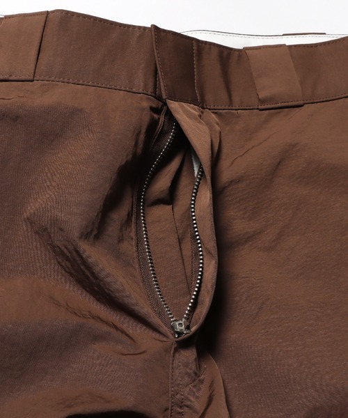 POP TRADING COMPANY(ポップトレーディングカンパニー)の「POP TRADING COMPANY/ポップトレーディングカンパニー×Dickies/ディッキーズ Pop/Dickies Work Pant ワークパンツ セットアップ(チノパンツ・メンズ・ブラウン・XXL/L/S)」の6枚目の写真