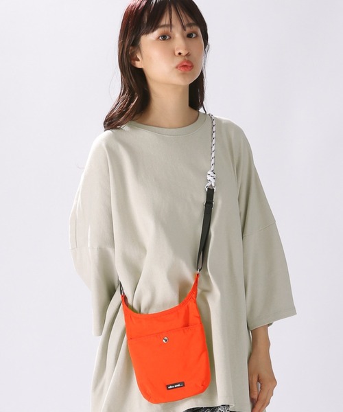 niko and...（ニコアンド）の「オリジナルコードお財布ショルダーバッグ（ショルダーバッグ・レディース・レッド/ブラック/アイボリー・0）」の3枚目の写真