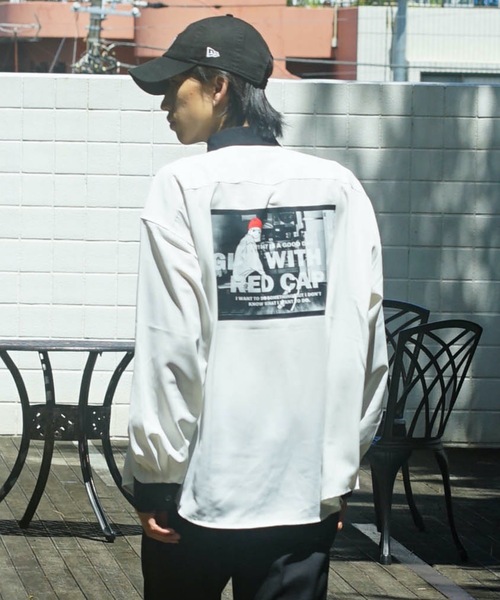 Red Cap Girl(レッドキャプガール)の「【UNIIT/ユニット】【RED CAP GIRL/レッドキャップガール】UNIIT×RED CAP GIRL コラボ ナチュラル ストレッチ ルーズシルエット バックプリント シャツ(シャツ/ブラウス・メンズ・ホワイト系その他/ブルー/チャコールグレー/ホワイト/ベージュ系その他/グレー系その他・MEDIUM/LARGE)」の3枚目の写真