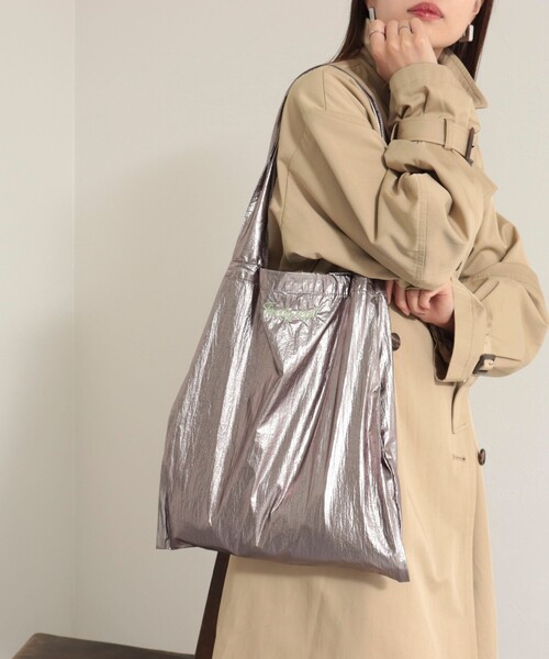 fredy emue(フレディエミュ)の「メタル2roomトートバッグ(トートバッグ・レディース・ブロンズ/ゴールド/ブルー/ピンク・FREE)」の4枚目の写真