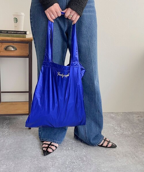 fredy emue(フレディエミュ)の「メタル2roomトートバッグ(トートバッグ・レディース・ブロンズ/ゴールド/ブルー/ピンク・FREE)」の2枚目の写真