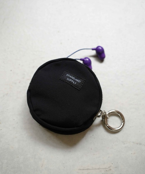 STANDARD SUPPLY(スタンダードサプライ)の「スタンダードサプライ / SIMPLICITY シンプリシティ / ROUND CHARM POUCH ラウンドチャームポーチ(ポーチ・レディース・チャコールグレー/モカ/レッド/ブルー/グレー/ダークネイビー/サンドベージュ/ブラック/グリーン/マスタード/ダークパープル/ダークブラウン・FREE)」の2枚目の写真