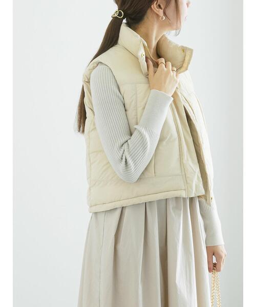 Te chichi（テチチ）の「ナイロンタンブラークロップド中綿ベスト（ベスト・レディース・オフホワイト/ブラック・F）」の2枚目の写真