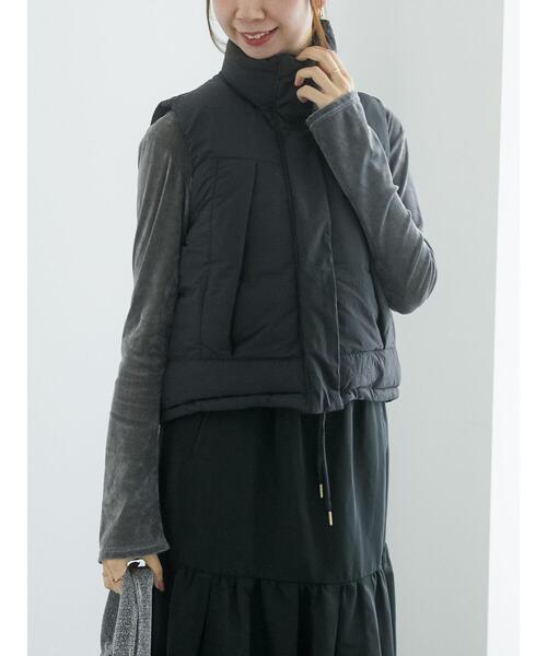 Te chichi（テチチ）の「ナイロンタンブラークロップド中綿ベスト（ベスト・レディース・オフホワイト/ブラック・F）」の7枚目の写真