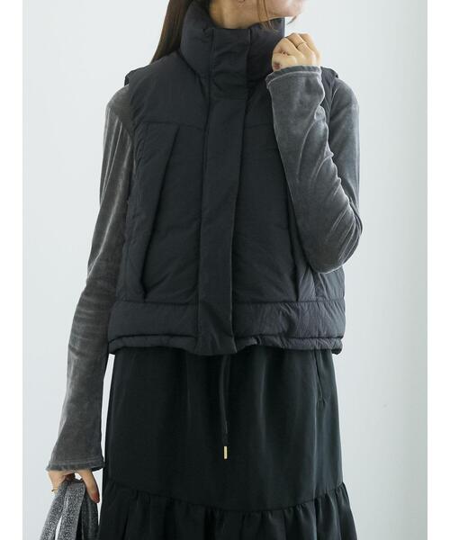 Te chichi（テチチ）の「ナイロンタンブラークロップド中綿ベスト（ベスト・レディース・オフホワイト/ブラック・F）」の6枚目の写真