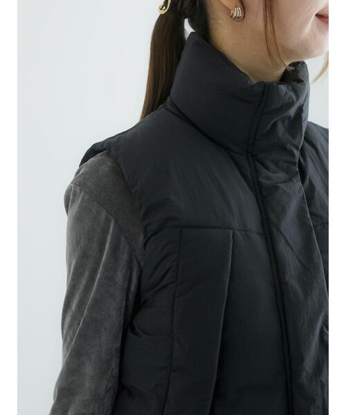 Te chichi（テチチ）の「ナイロンタンブラークロップド中綿ベスト（ベスト・レディース・オフホワイト/ブラック・F）」の20枚目の写真