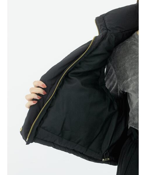 Te chichi（テチチ）の「ナイロンタンブラークロップド中綿ベスト（ベスト・レディース・オフホワイト/ブラック・F）」の18枚目の写真