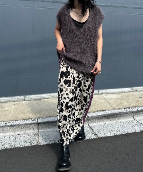 mi via loca(ミヴィアロカ)の「フェザーヤーンニットベスト(ニット/セーター・レディース・グリーン/アイボリー/チャコールグレー・FREE)」の8枚目の写真