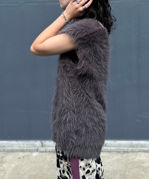 mi via loca(ミヴィアロカ)の「フェザーヤーンニットベスト(ニット/セーター・レディース・グリーン/アイボリー/チャコールグレー・FREE)」の10枚目の写真