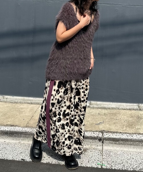 mi via loca(ミヴィアロカ)の「フェザーヤーンニットベスト(ニット/セーター・レディース・グリーン/アイボリー/チャコールグレー・FREE)」の11枚目の写真