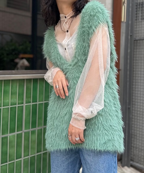 mi via loca(ミヴィアロカ)の「フェザーヤーンニットベスト(ニット/セーター・レディース・グリーン/アイボリー/チャコールグレー・FREE)」の14枚目の写真