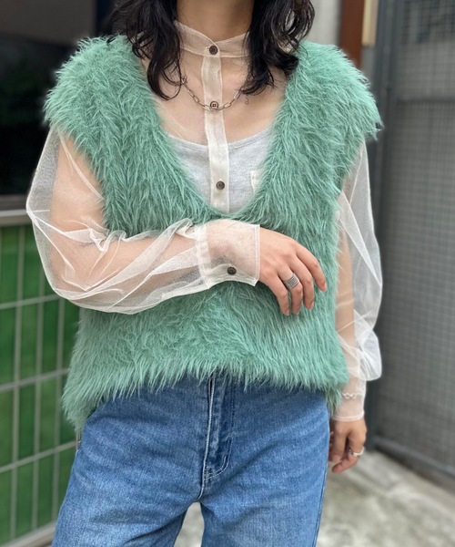 mi via loca(ミヴィアロカ)の「フェザーヤーンニットベスト(ニット/セーター・レディース・グリーン/アイボリー/チャコールグレー・FREE)」の15枚目の写真