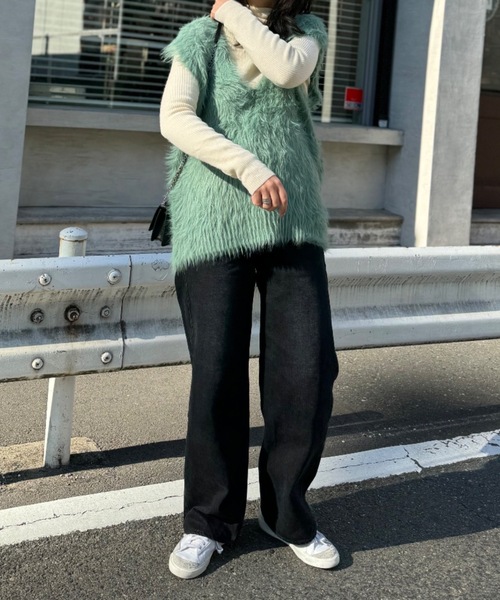 mi via loca(ミヴィアロカ)の「フェザーヤーンニットベスト(ニット/セーター・レディース・グリーン/アイボリー/チャコールグレー・FREE)」の20枚目の写真