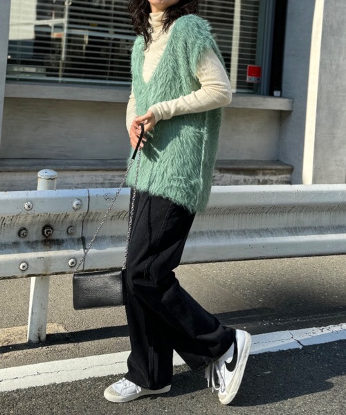mi via loca(ミヴィアロカ)の「フェザーヤーンニットベスト(ニット/セーター・レディース・グリーン/アイボリー/チャコールグレー・FREE)」の21枚目の写真