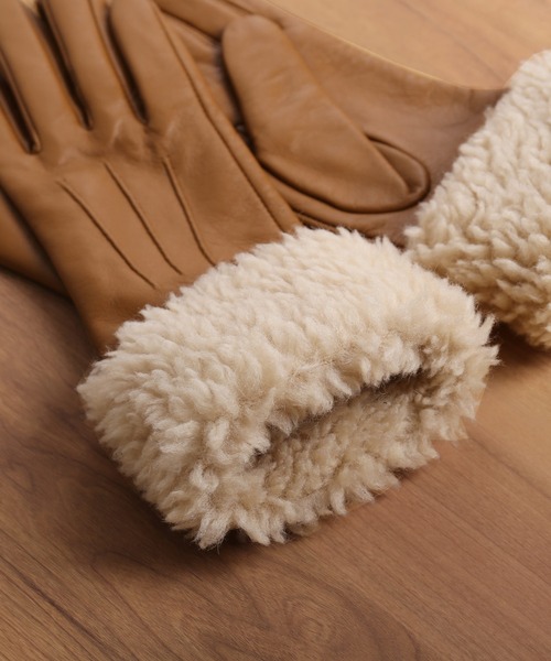 sankyo shokai（サンキョウショウカイ）の「ラムレザーボアエコファー手袋 スマホ対応（手袋・レディース・ブラック/ダークブラウン/キャメル/グレイッシュベージュ/ボルドー・フリー）」の7枚目の写真