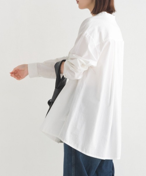 OMNES(オムネス)の「製品洗いスラブコットンピンタック長袖シャツ(シャツ/ブラウス・レディース・チャコールグレー/ホワイト/ワイン/ライトカーキ・FREE)」の12枚目の写真