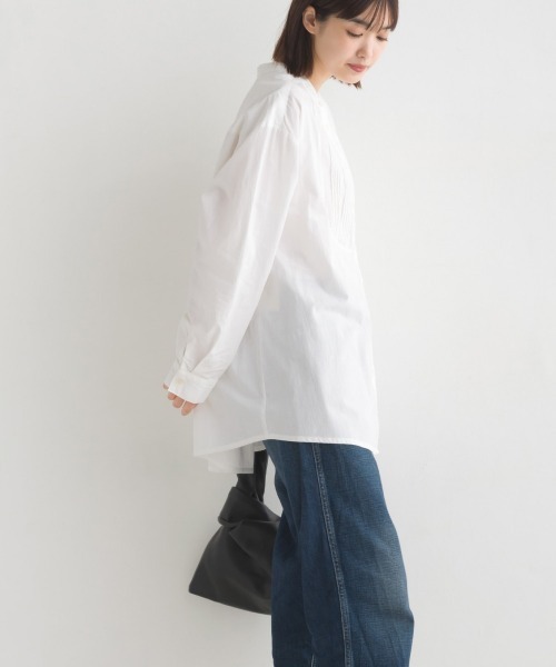 OMNES(オムネス)の「製品洗いスラブコットンピンタック長袖シャツ(シャツ/ブラウス・レディース・チャコールグレー/ホワイト/ワイン/ライトカーキ・FREE)」の15枚目の写真