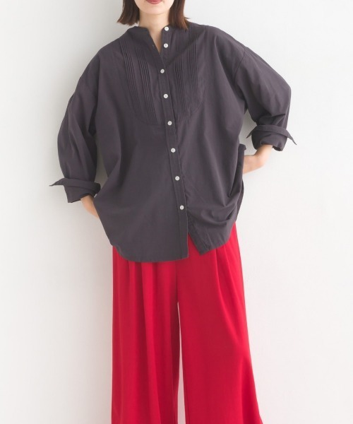 OMNES(オムネス)の「製品洗いスラブコットンピンタック長袖シャツ(シャツ/ブラウス・レディース・チャコールグレー/ホワイト/ワイン/ライトカーキ・FREE)」の20枚目の写真