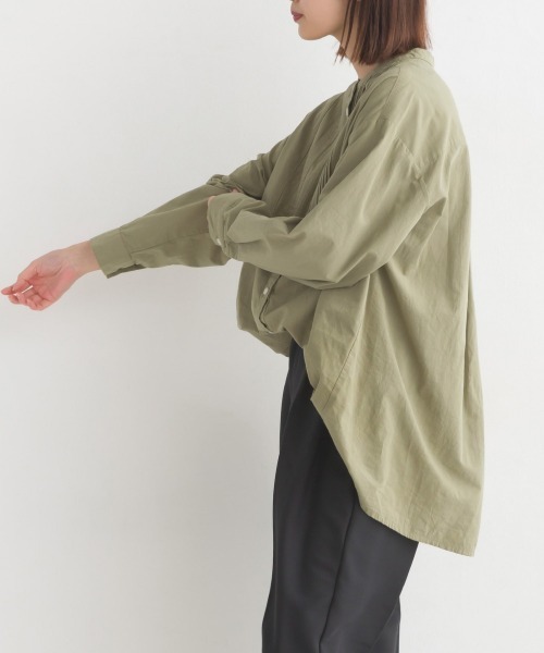OMNES(オムネス)の「製品洗いスラブコットンピンタック長袖シャツ(シャツ/ブラウス・レディース・チャコールグレー/ホワイト/ワイン/ライトカーキ・FREE)」の22枚目の写真