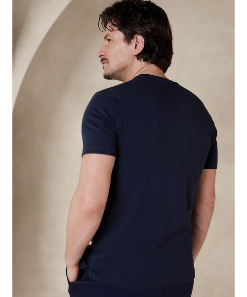Banana Republic（バナナリパブリック）の「Luxury-Touch Tシャツ（Tシャツ/カットソー・メンズ・ナチュラル/ブラック/ホワイト/ネイビー/チャコールグレー・S/M/L/XL）」の7枚目の写真