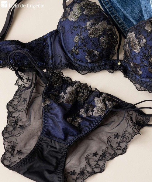 fran de lingerie（フランデランジェリー）の「エキゾチックなフラワー刺繍デザイン性◎のバックレース 「ワンダーリフトブラフローラル バックレース」 バックレースショーツ（ショーツ・レディース・ラベンダー/ピンク系その他/ブラック・L/M）」の2枚目の写真