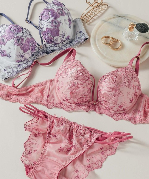 fran de lingerie（フランデランジェリー）の「エキゾチックなフラワー刺繍デザイン性◎のバックレース 「ワンダーリフトブラフローラル バックレース」 バックレースショーツ（ショーツ・レディース・ラベンダー/ピンク系その他/ブラック・L/M）」の12枚目の写真