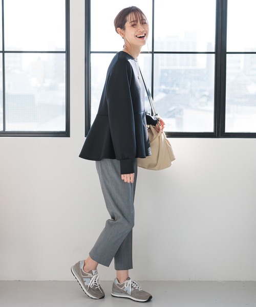 GLOBAL WORK(グローバルワーク)の「ライトクッションペプラムプルオーバー/987151(スウェット・レディース・ブラック/モカ/アイボリー・MEDIUM/LARGE)」の20枚目の写真