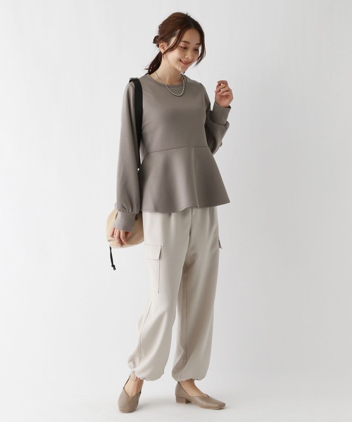 GLOBAL WORK(グローバルワーク)の「ライトクッションペプラムプルオーバー/987151(スウェット・レディース・ブラック/モカ/アイボリー・MEDIUM/LARGE)」の5枚目の写真