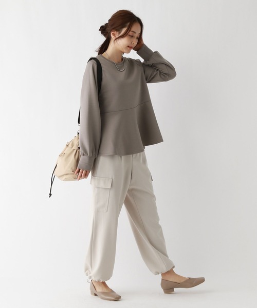 GLOBAL WORK(グローバルワーク)の「ライトクッションペプラムプルオーバー/987151(スウェット・レディース・ブラック/モカ/アイボリー・MEDIUM/LARGE)」の6枚目の写真