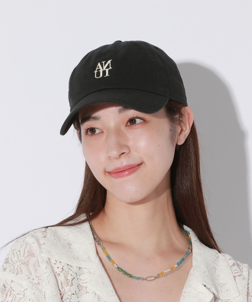 Anui（アニュイ）の「【UNISEX】ボクシーロゴキャップ（キャップ・レディース・オフホワイト/ネイビー/ブラック・FREE）」の2枚目の写真