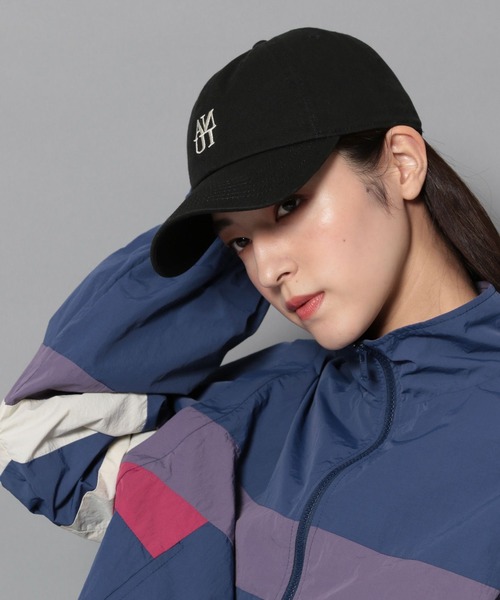 Anui（アニュイ）の「【UNISEX】ボクシーロゴキャップ（キャップ・レディース・オフホワイト/ネイビー/ブラック・FREE）」の5枚目の写真