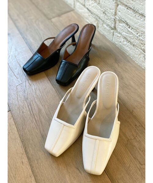 RESEXXY（リゼクシー）の「スクエアトゥミュール（パンプス・レディース・アイボリー/ブラック・SMALL/MEDIUM/LARGE）」の6枚目の写真