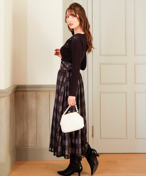 SWINGLE(スウィングル)の「カットワーク刺繍スクエアネックニットプルオーバー(ニット/セーター・レディース・ラベンダー/ピンク/オフホワイト/ネイビー・MEDIUM)」の13枚目の写真