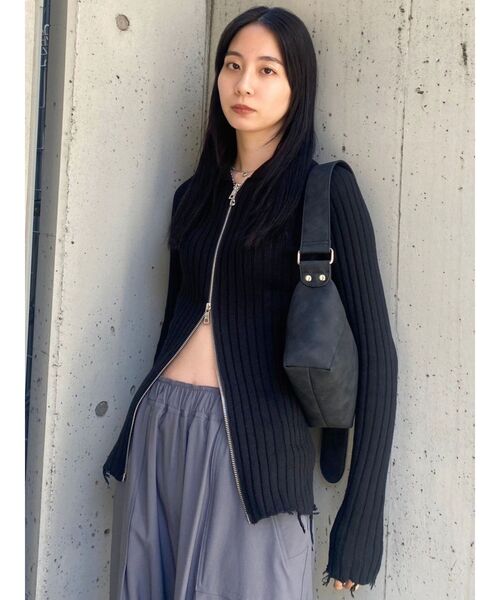 EMODA(エモダ)の「クラッシュリブジップフィットニット(ニット/セーター・レディース・オレンジ/アイボリー/ブラック/ブルー・FREE)」の3枚目の写真