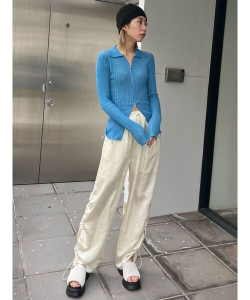 EMODA(エモダ)の「クラッシュリブジップフィットニット(ニット/セーター・レディース・オレンジ/アイボリー/ブラック/ブルー・FREE)」の5枚目の写真