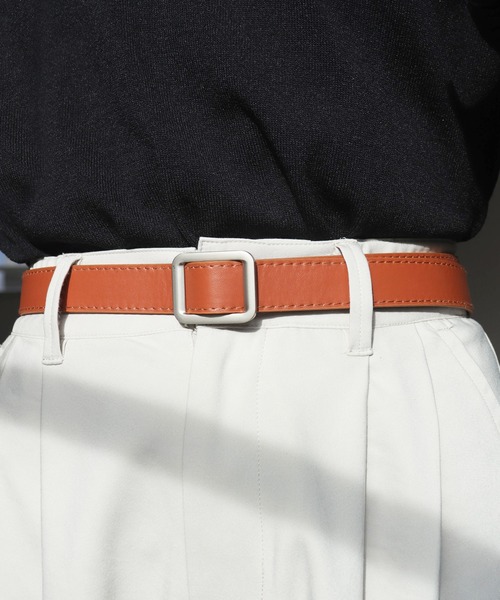 florist（フローリスト）の「【無段階調整】スクエアバックルPUレザープレーンベルト（ベルト・レディース・キャメル/ブルー/ダークネイビー/ブラック/モカ/レッド/ホワイト・ONESIZE）」の7枚目の写真