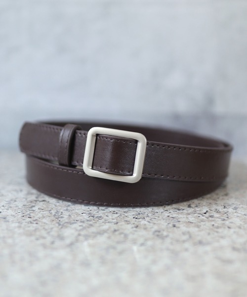 florist（フローリスト）の「【無段階調整】スクエアバックルPUレザープレーンベルト（ベルト・レディース・キャメル/ブルー/ダークネイビー/ブラック/モカ/レッド/ホワイト・ONESIZE）」の4枚目の写真