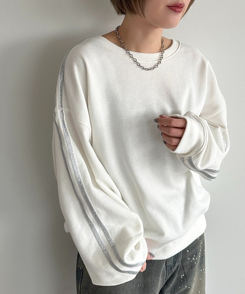 apres jour mignon(アプレジュールミニョン)の「シルバーラメラインスウェット【ZOZOTOWN限定アイテム】(スウェット・レディース・ブラック/ブルー/オフホワイト・フリー/X-LARGE)」の2枚目の写真