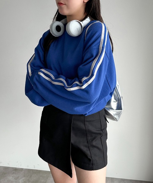 apres jour mignon(アプレジュールミニョン)の「シルバーラメラインスウェット【ZOZOTOWN限定アイテム】(スウェット・レディース・ブラック/ブルー/オフホワイト・フリー/X-LARGE)」の4枚目の写真