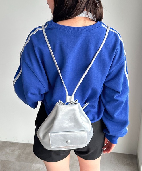 apres jour mignon(アプレジュールミニョン)の「シルバーラメラインスウェット【ZOZOTOWN限定アイテム】(スウェット・レディース・ブラック/ブルー/オフホワイト・フリー/X-LARGE)」の6枚目の写真