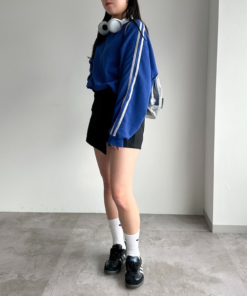 apres jour mignon(アプレジュールミニョン)の「シルバーラメラインスウェット【ZOZOTOWN限定アイテム】(スウェット・レディース・ブラック/ブルー/オフホワイト・フリー/X-LARGE)」の8枚目の写真
