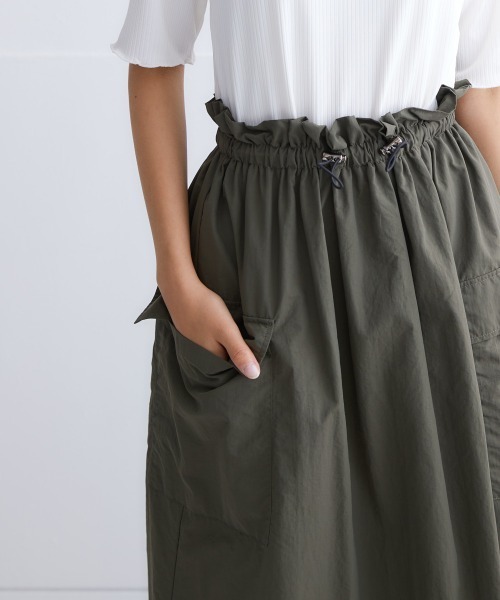 nissen（ニッセン）の「ドロストカーゴスカート（スカート・レディース・ブラック/カーキ・M/L/LL/S）」の15枚目の写真