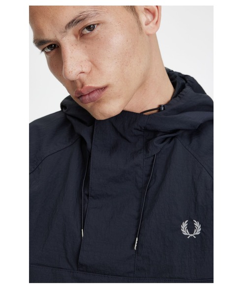 フレッドペリー　ＦＲＥＤ　ＰＥＲＲＹ　フード　ナイロン　ジャケット FRED PERRY（フレッドペリー）の「Overhead Shell Jacket