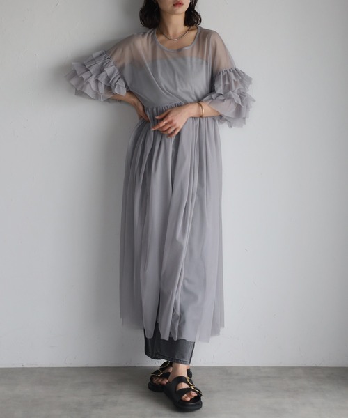 アドーア　24SS ブラック フリルスリーブ ロングワンピース r.（アールドット）の「チュール フリルスリーブワンピース