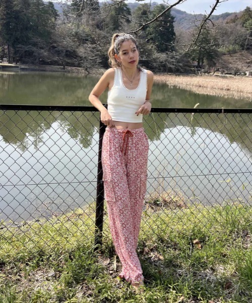ROXY(ロキシー)の「PRECIOUS CARGO PANT/ロキシー総柄カーゴパンツ(カーゴパンツ・レディース・バーガンディー・SMALL/MEDIUM/LARGE)」の3枚目の写真