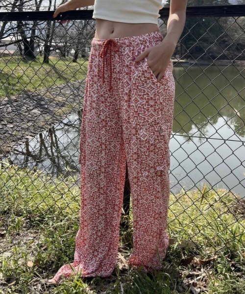 ROXY(ロキシー)の「PRECIOUS CARGO PANT/ロキシー総柄カーゴパンツ(カーゴパンツ・レディース・バーガンディー・SMALL/MEDIUM/LARGE)」の5枚目の写真