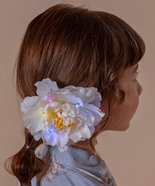 Catherine Cottage(キャサリンコテージ)の「【ZOZO限定】光るフラワーヘアクリップ(和装小物・キッズ・ホワイト/ピンク系2/パープル/ピンク系1/サックスブルー/レッド・FREE)」の9枚目の写真