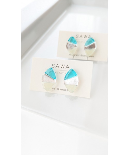 tone(トーン)の「【sawa】花びらピアス(MA)(ピアス(両耳用)・レディース・ラベンダー/ターコイズブルー/ブルー・FREE)」の1枚目の写真
