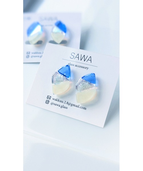 tone(トーン)の「【sawa】花びらピアス(MA)(ピアス(両耳用)・レディース・ラベンダー/ターコイズブルー/ブルー・FREE)」の2枚目の写真