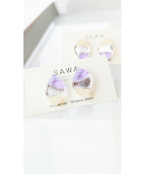 tone(トーン)の「【sawa】花びらピアス(MA)(ピアス(両耳用)・レディース・ラベンダー/ターコイズブルー/ブルー・FREE)」の4枚目の写真